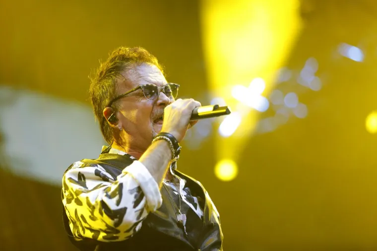 [FOTO] GIBONNI NAPUNIO ZAGREBAČKU ARENU: U jednom je trenutku stiglo i pojačanje, evo tko se pjevaču pridružio na pozornici