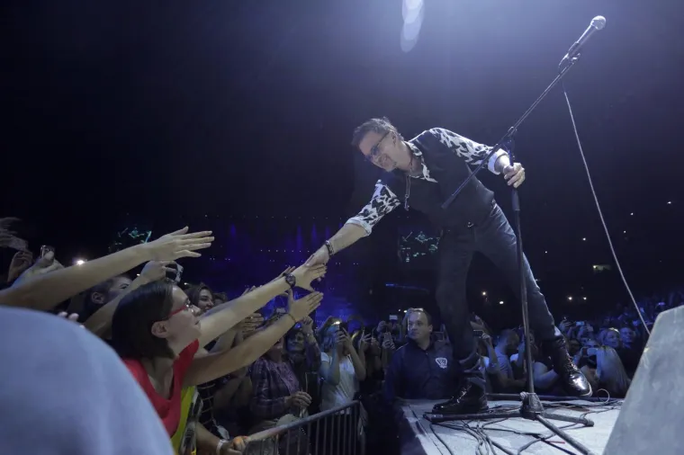 [FOTO] GIBONNI NAPUNIO ZAGREBAČKU ARENU: U jednom je trenutku stiglo i pojačanje, evo tko se pjevaču pridružio na pozornici