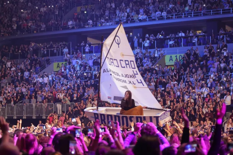 [FOTO] GIBONNI NAPUNIO ZAGREBAČKU ARENU: U jednom je trenutku stiglo i pojačanje, evo tko se pjevaču pridružio na pozornici