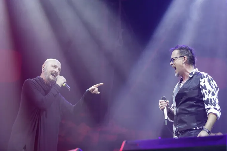 [FOTO] GIBONNI NAPUNIO ZAGREBAČKU ARENU: U jednom je trenutku stiglo i pojačanje, evo tko se pjevaču pridružio na pozornici