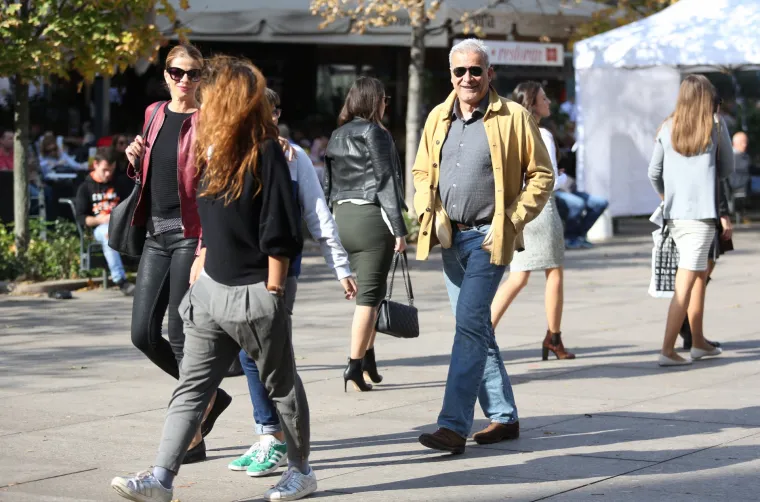 Izvanredni povjerenik za Agrokor iskoristio izvanredno sunčanu subotu: Ramljak u centru Zagreba s atraktivnom Splićankom