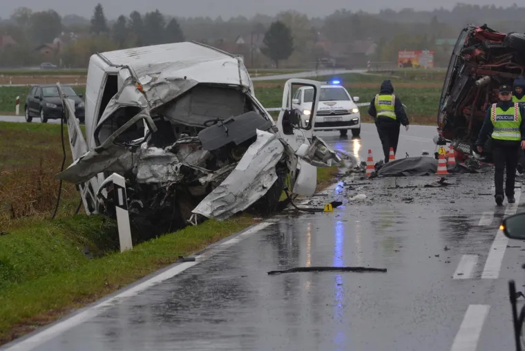 Dvoje ljudi smrtno stradalo u te&scaron;koj prometnoj nesreći kraj Đurđevca