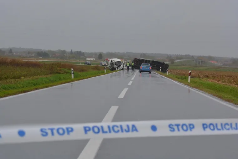 Dvoje ljudi smrtno stradalo u te&scaron;koj prometnoj nesreći kraj Đurđevca