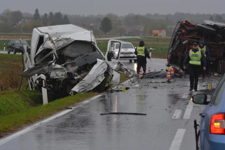 Dvoje ljudi smrtno stradalo u te&scaron;koj prometnoj nesreći kraj Đurđevca