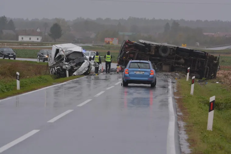 Dvoje ljudi smrtno stradalo u te&scaron;koj prometnoj nesreći kraj Đurđevca