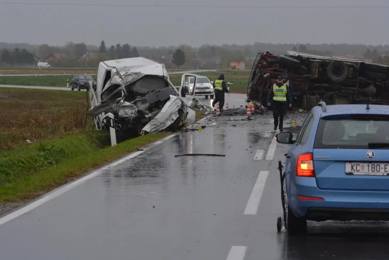 Dvoje ljudi smrtno stradalo u te&scaron;koj prometnoj nesreći kraj Đurđevca