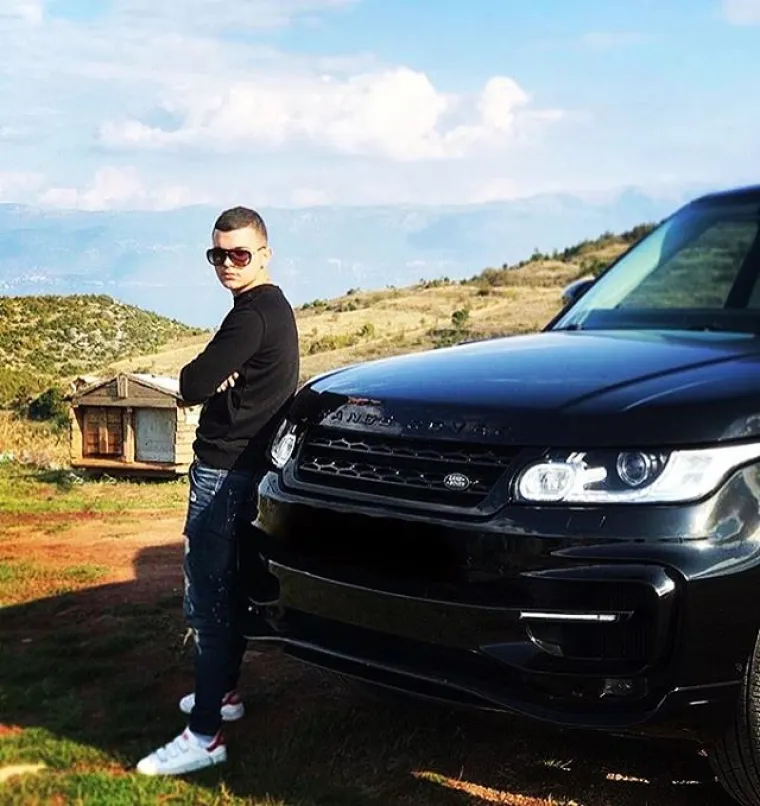 POGLEDAJTE KAKO SE HVALE BOGATI KLINCI ALBANIJE: Vole pokazivati hrpe novca i skupocjene automobile