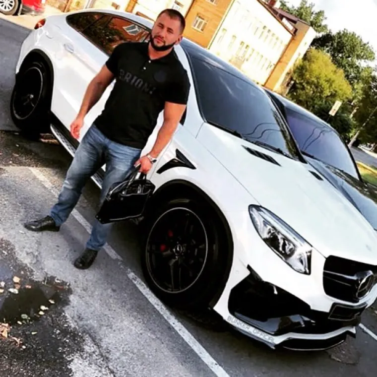 POGLEDAJTE KAKO SE HVALE BOGATI KLINCI ALBANIJE: Vole pokazivati hrpe novca i skupocjene automobile