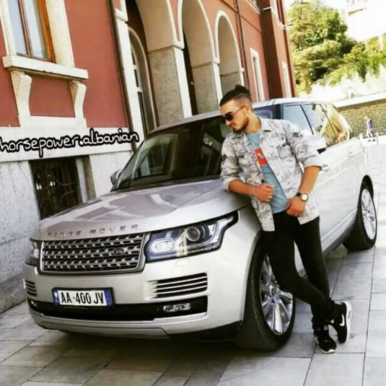 POGLEDAJTE KAKO SE HVALE BOGATI KLINCI ALBANIJE: Vole pokazivati hrpe novca i skupocjene automobile