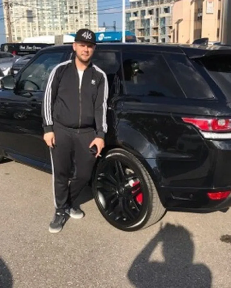 POGLEDAJTE KAKO SE HVALE BOGATI KLINCI ALBANIJE: Vole pokazivati hrpe novca i skupocjene automobile