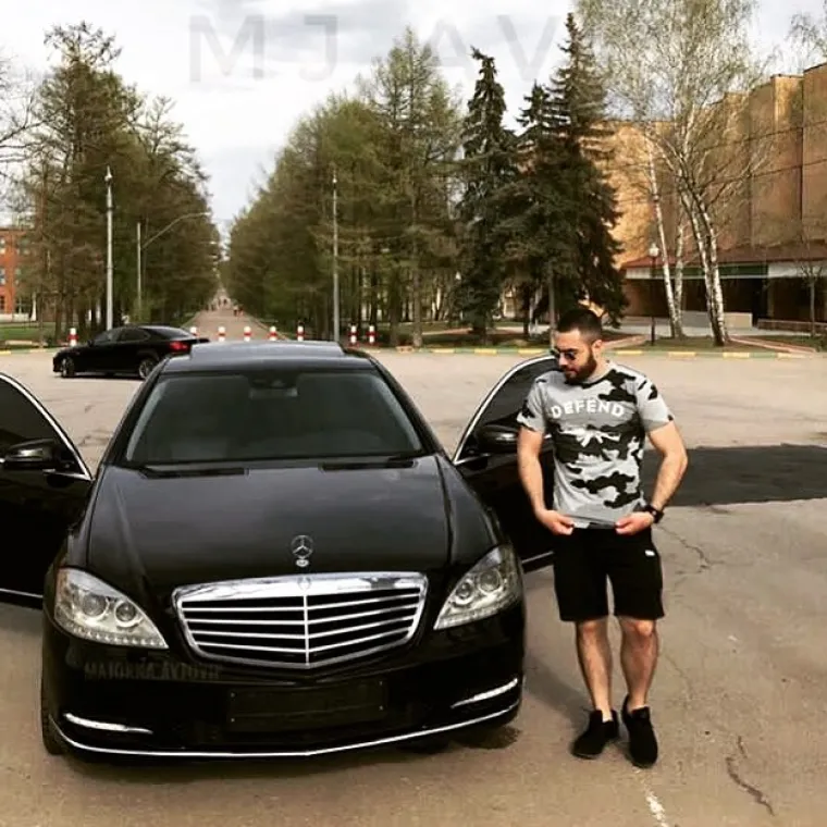 POGLEDAJTE KAKO SE HVALE BOGATI KLINCI ALBANIJE: Vole pokazivati hrpe novca i skupocjene automobile