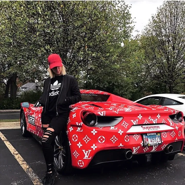 POGLEDAJTE KAKO SE HVALE BOGATI KLINCI ALBANIJE: Vole pokazivati hrpe novca i skupocjene automobile