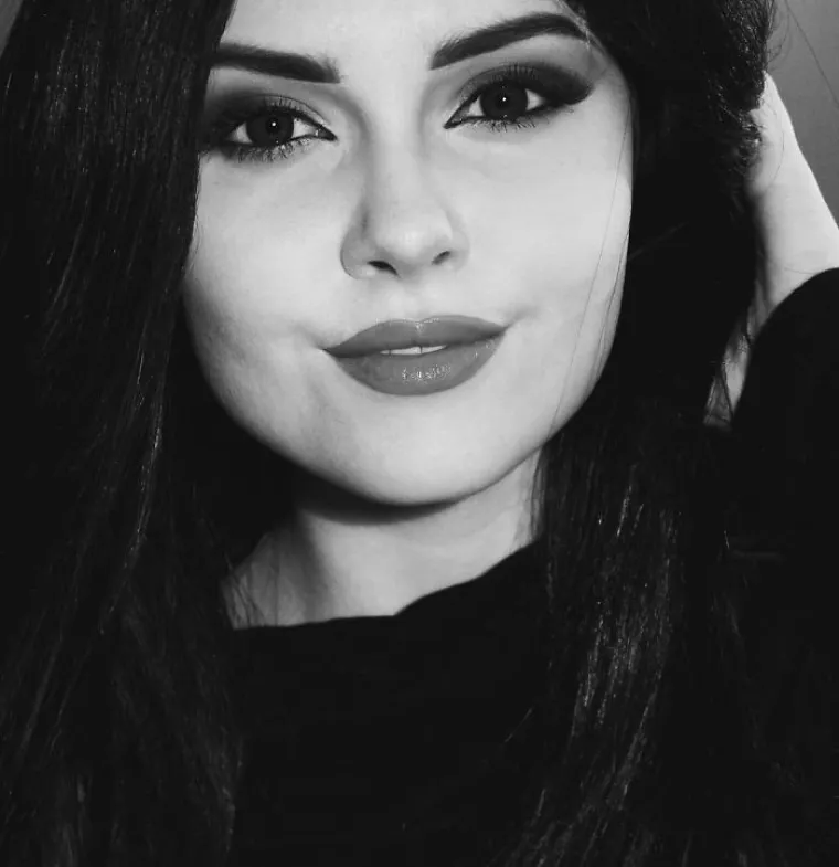 MLADA RUSKINJA MOŽE SE PREOBRAZITI U KOGA GOD POŽELI: Otkrila je čarobnu moć &scaron;minke, te&scaron;ko ju je prepoznati