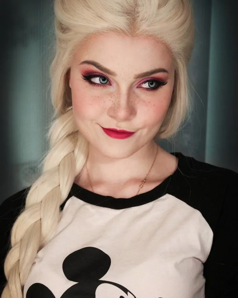 MLADA RUSKINJA MOŽE SE PREOBRAZITI U KOGA GOD POŽELI: Otkrila je čarobnu moć &scaron;minke, te&scaron;ko ju je prepoznati