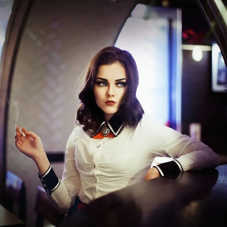 MLADA RUSKINJA MOŽE SE PREOBRAZITI U KOGA GOD POŽELI: Otkrila je čarobnu moć &scaron;minke, te&scaron;ko ju je prepoznati