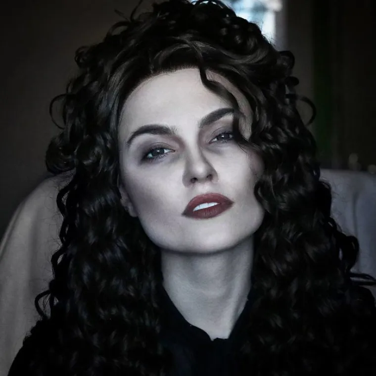 MLADA RUSKINJA MOŽE SE PREOBRAZITI U KOGA GOD POŽELI: Otkrila je čarobnu moć &scaron;minke, te&scaron;ko ju je prepoznati