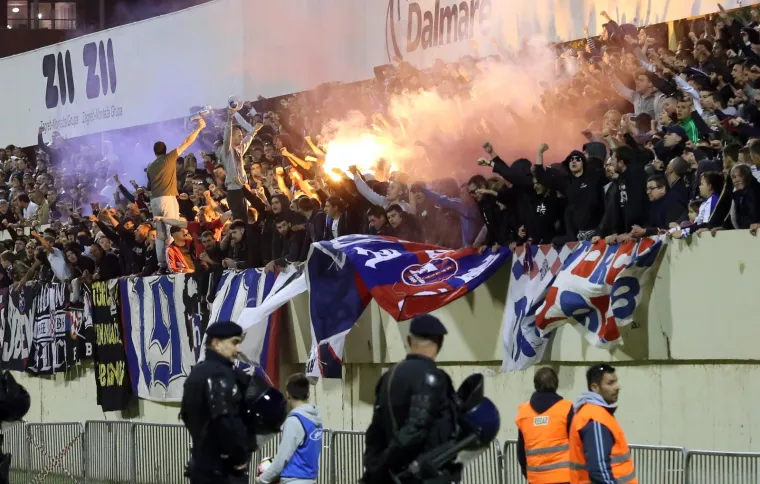DALMATINSKI DERBI S PLAMENOM NA TRIBINAMA: Ovako je izgledalo na &Scaron;ubićevcu tijekom utakmice &Scaron;ibenik-Hajduk