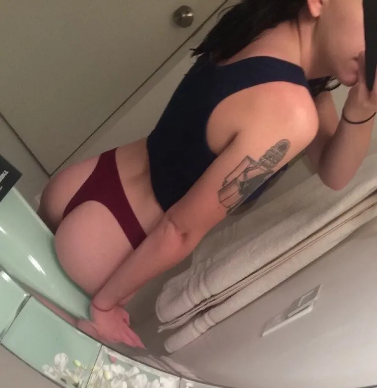 NETKO VOLI GUZE, A NETKO GRUDI...: Te&scaron;ko je sve zadovoljiti, ali ove cure se trude...