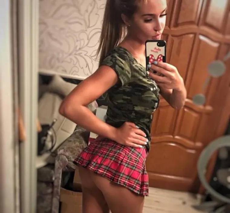 NETKO VOLI GUZE, A NETKO GRUDI...: Te&scaron;ko je sve zadovoljiti, ali ove cure se trude...