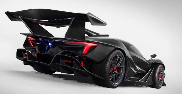 APOLLO INTENSA EMOZIONE: Izgleda kao vozilo za čijim bi upravljačem bio Batman, a i performanse su mu takve