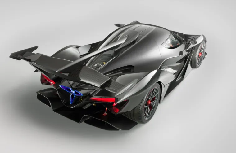 APOLLO INTENSA EMOZIONE: Izgleda kao vozilo za čijim bi upravljačem bio Batman, a i performanse su mu takve