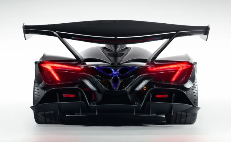 APOLLO INTENSA EMOZIONE: Izgleda kao vozilo za čijim bi upravljačem bio Batman, a i performanse su mu takve