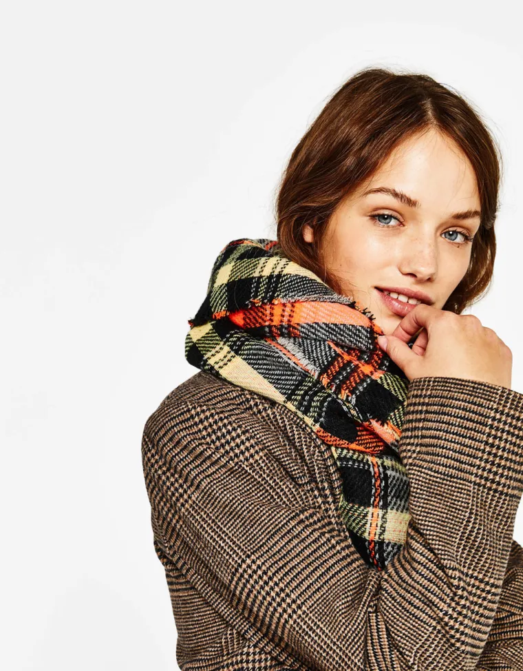 Karirani šal, Bershka, 129,90 kuna