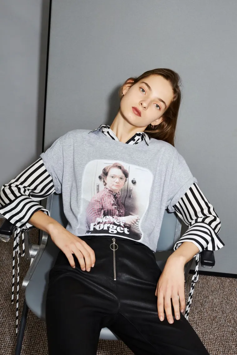 Siva kratka majica s fotografijom Barb, Topshop, 168,34 kuna