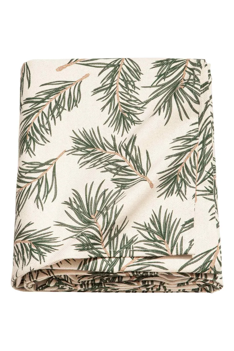 Božićni stolnjak s motivima borovih grančica, H&amp;M Home, 151,92 kune