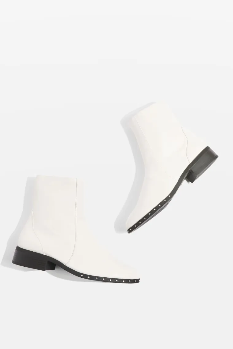 Bijele sock čizmice sa zakovicama na džonu, Topshop, 412,81 kuna