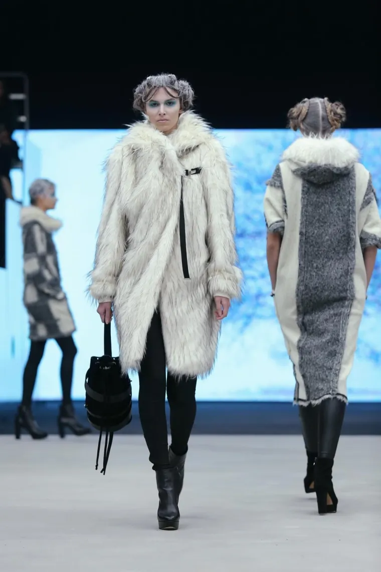 Iako su jaknice i bundice iz kolekcije skroz jednostavne i nosive.