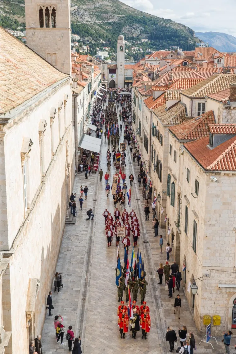 U povodu 25. obljetnice vojno redarstvenih operacija Oslobođenje juga Hrvatske,  jutros je u Katedrali služena sveta misa