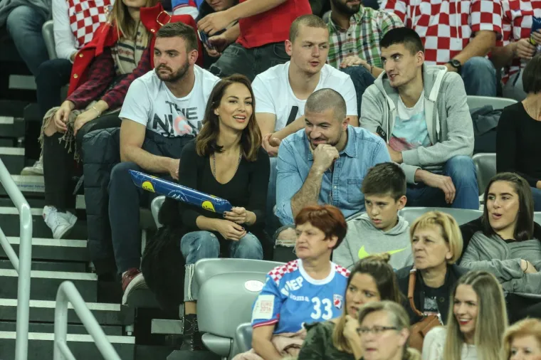 Par je sada prvi put viđen u javnosti i to na rukometnoj utakmici između Hrvatske i Slovenije.