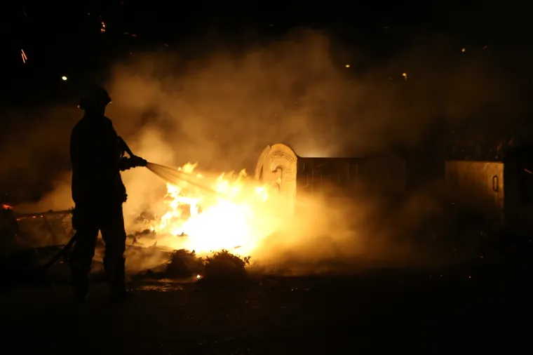 Vatrogasci na Meja&scaron;ima gasili dva kontejnera