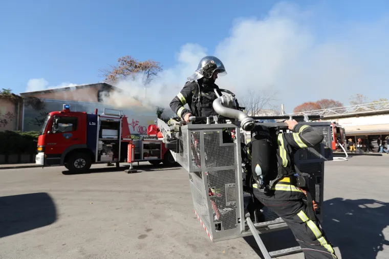 Vatrogasci ugasili požar na nekada&scaron;njem velikom supermarketu na zagrebačkom Glavnom kolodovoru