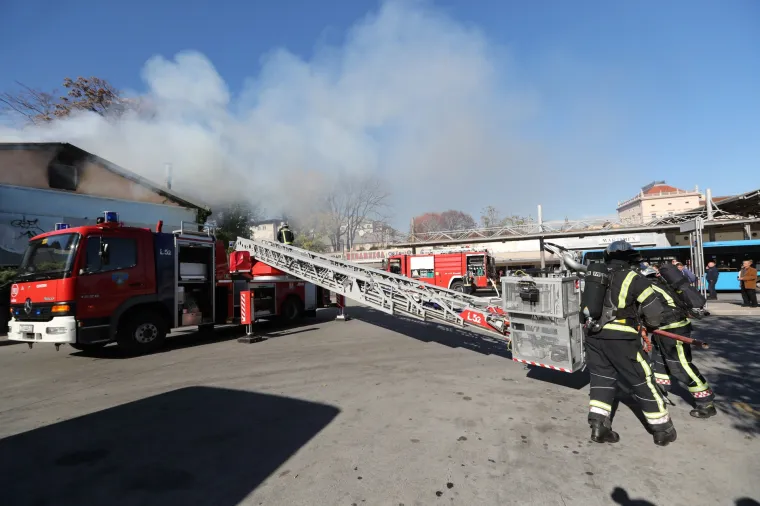 Vatrogasci ugasili požar na nekada&scaron;njem velikom supermarketu na zagrebačkom Glavnom kolodovoru