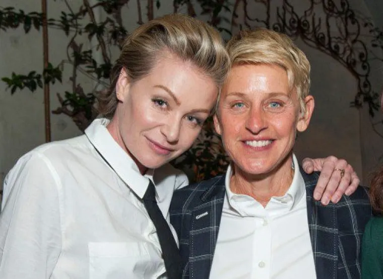 Ellen Degeneres priznala je svoju seksualnu orijentaciju u travnju 1997. godine u svojoj megapopularnoj emisiji "Ellen" nakon čega je uslijedio i intervju u magazinu Time. "Nikad nisam htjela biti "glumica lezbijka". Nikad nisam željela biti glasnogovornica homoseksualne zajednice. Nikad. Učinila samo to samo zbog svoje istine", rekla je tada Ellen.