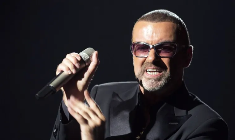 Pokojni George Michael pojavio se na CNN-u u travnju 2008. nakon skandala u kupaonici na Beverly Hillsu i priznao da je gay. "Osjećam se glupo zato &scaron;to se moja seksualnost otkrila na ovaj način, ali nimalo se ne sramim", rekao je Michael.