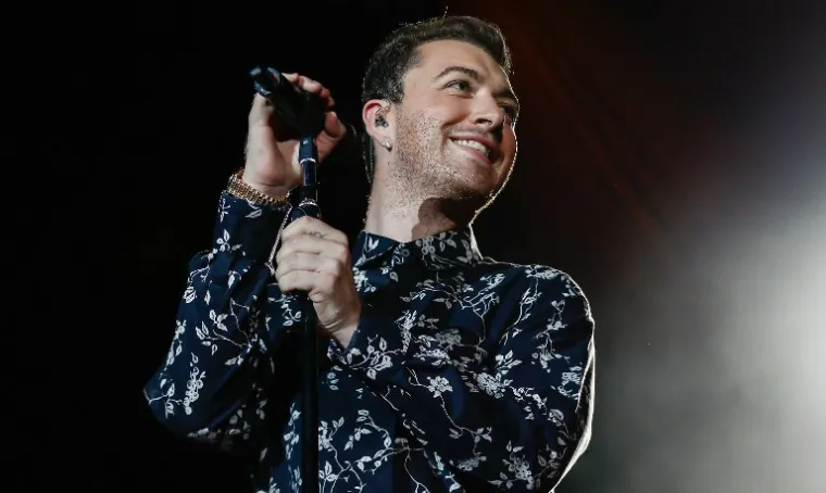 Kad je Sam Smith postao svjetska zvijezda mnogi su bili radoznali oko njegove seksualne orijentacije. Ali slavni pjevač nije dozvolio da glasine predugo traju, stoga je 2014. godine u razgovoru za časopis Fader progovorio "o tipu u kojeg se zaljubio pro&scaron;le godine, ali mu on nije uzvratio ljubav".