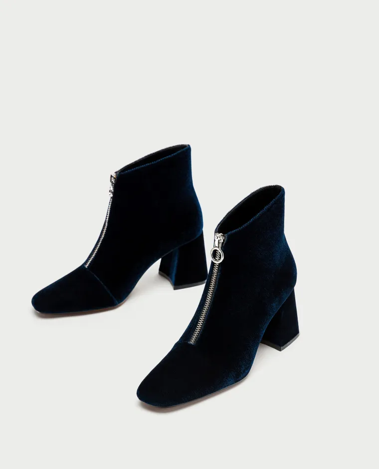 Baršunaste gležnjače s patentnim zatvaračem, Zara, 299,90 kuna