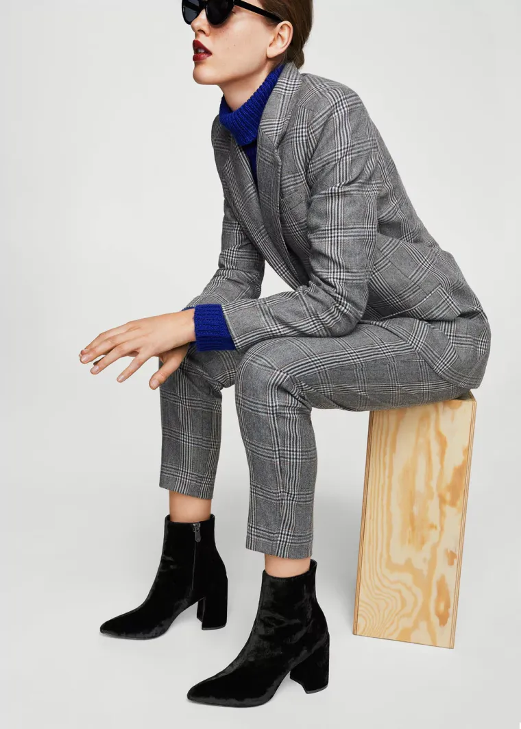 Crne bar&scaron;unaste gležnjače s petom, Mango, 349,90 kuna