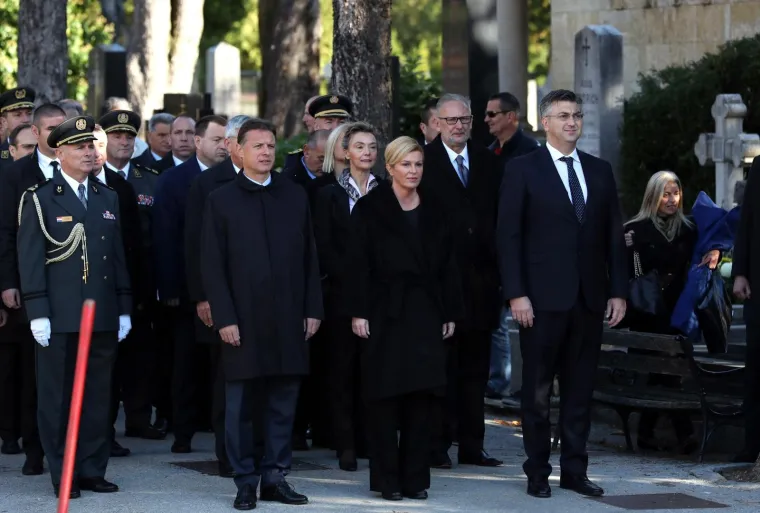 DRŽAVNI VRH NA MIROGOJU: Položili vijence i zapalili svijeće u znak sjećanja