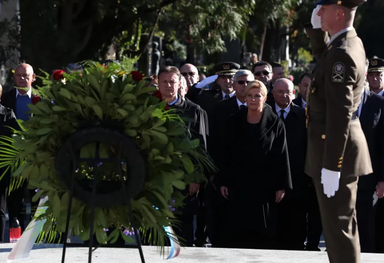 DRŽAVNI VRH NA MIROGOJU: Položili vijence i zapalili svijeće u znak sjećanja