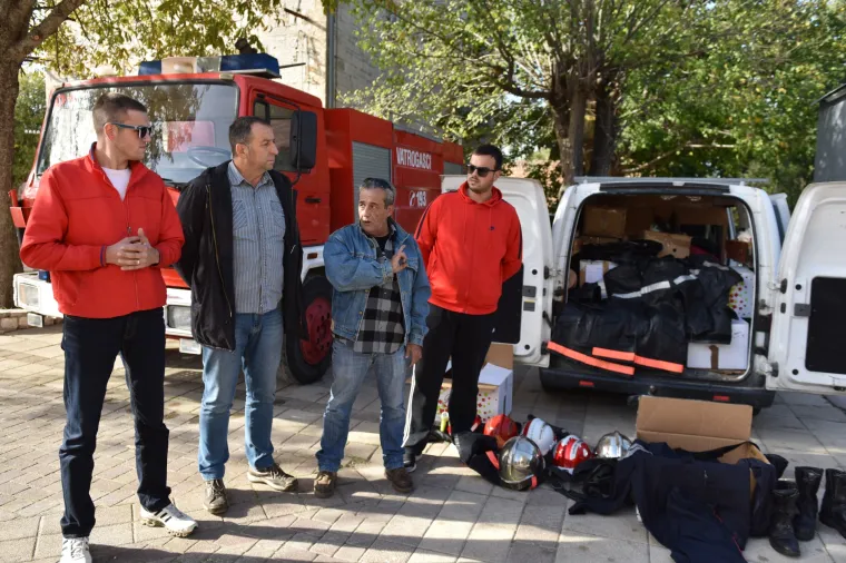 Heroj u ratu, heroj u miru: Francuz koji se borio u Domivinskom ratu donirao opremu za vatrogasce