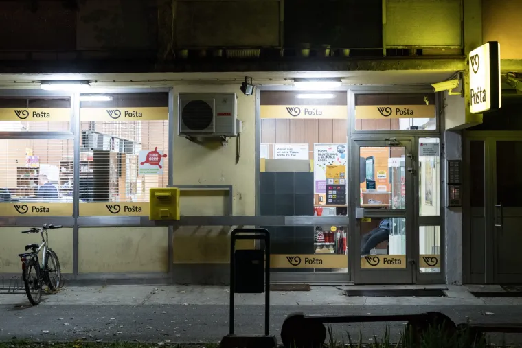 Zagreb: uz prijetnju vatrenim oružjem opljačkana po&scaron;ta u ulici Dragutina Golika