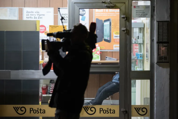 Zagreb: uz prijetnju vatrenim oružjem opljačkana po&scaron;ta u ulici Dragutina Golika