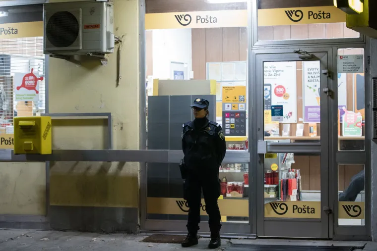 Zagreb: uz prijetnju vatrenim oružjem opljačkana po&scaron;ta u ulici Dragutina Golika