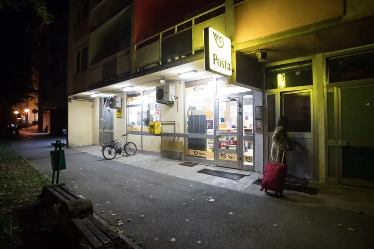 Zagreb: uz prijetnju vatrenim oružjem opljačkana po&scaron;ta u ulici Dragutina Golika