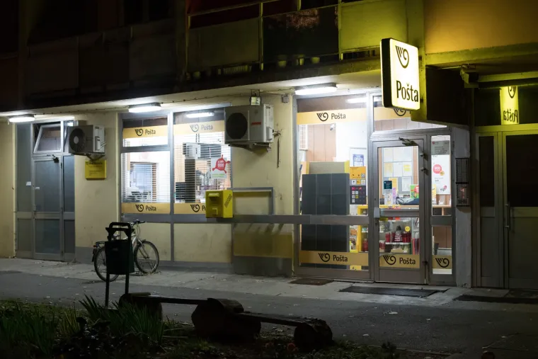 Zagreb: uz prijetnju vatrenim oružjem opljačkana po&scaron;ta u ulici Dragutina Golika