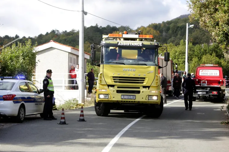 Passat sletio u provaliju, vozač poginuo na mjestu